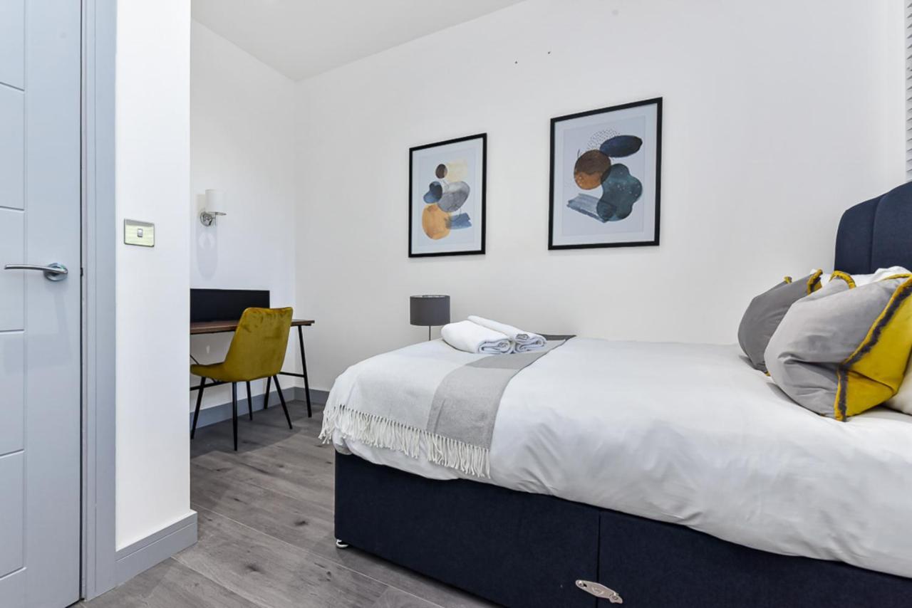 Lovely 2 Bedroom In Greater Apartment *