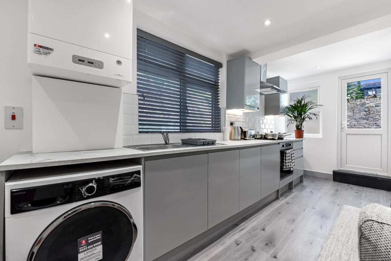 Lovely 2 Bedroom In Greater Apartment *