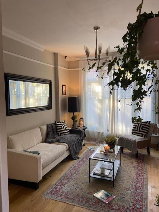 Ivy House-period Garden Flat Chelsea/fulham * London