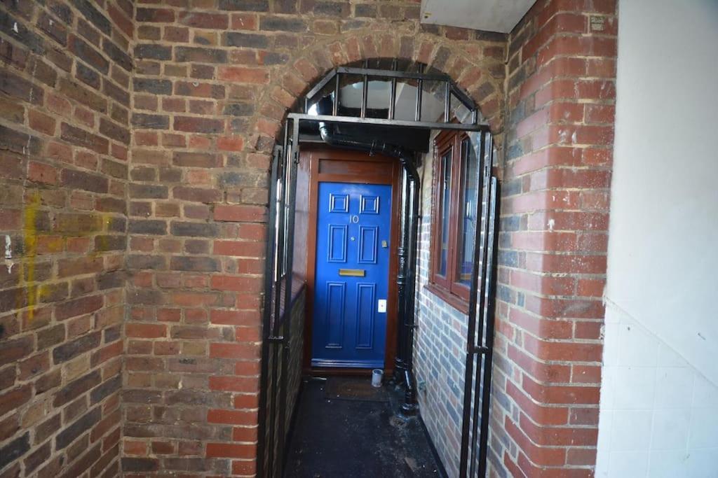 Lovely 4 Bedroom Close To The City Walking Distance From The Rivere View Apartamento Londres