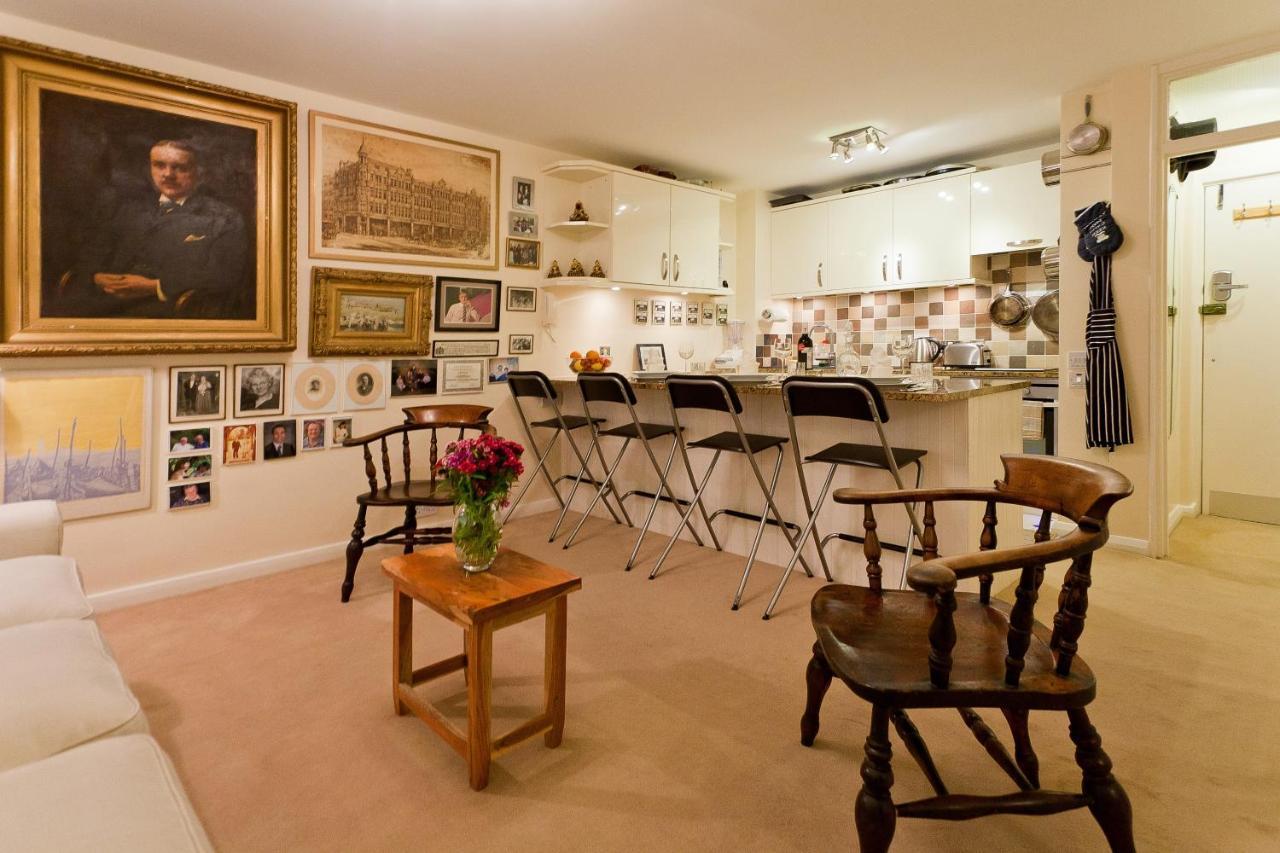 Covent Garden 1-bedroom, 6 Beds, Quiet, Office-ready *