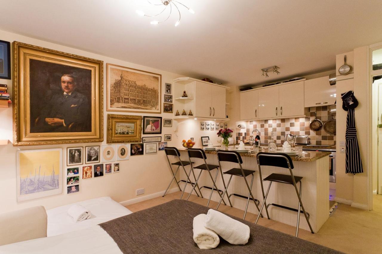 Covent Garden 1-bedroom, 6 Beds, Quiet, Office-ready * London