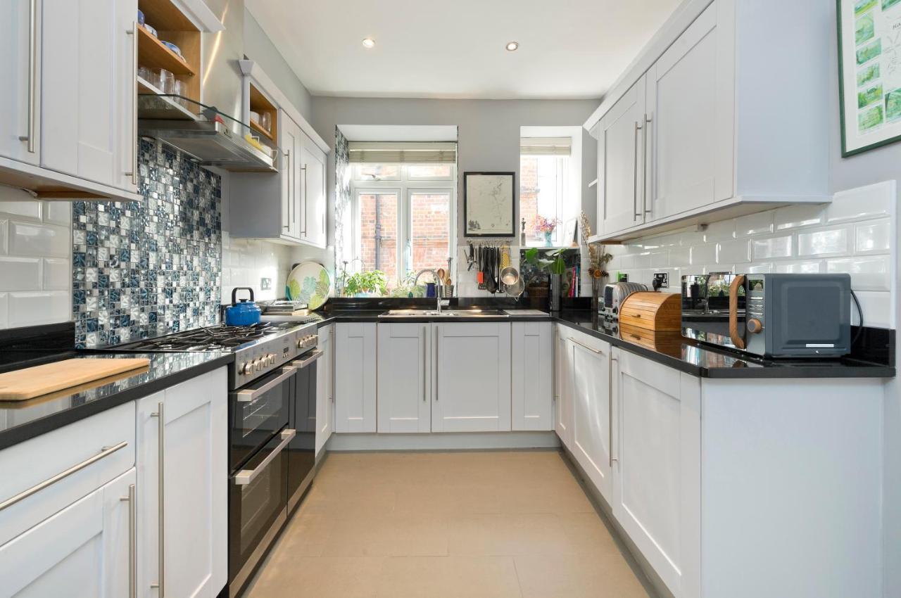Delightful In Prime Location Near Hampstead Heath By Underthedoormat Apartment *