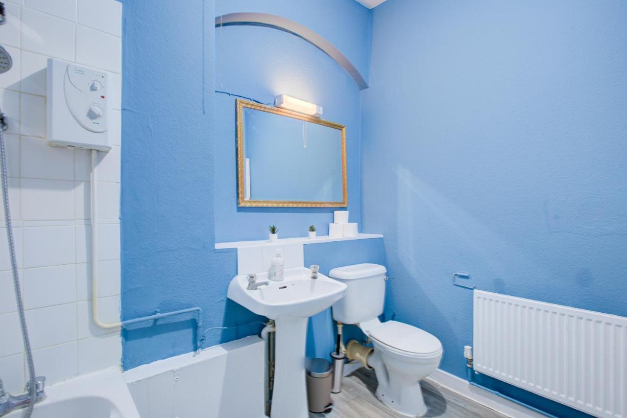 Inviting 2-bed Budget In Apartment London