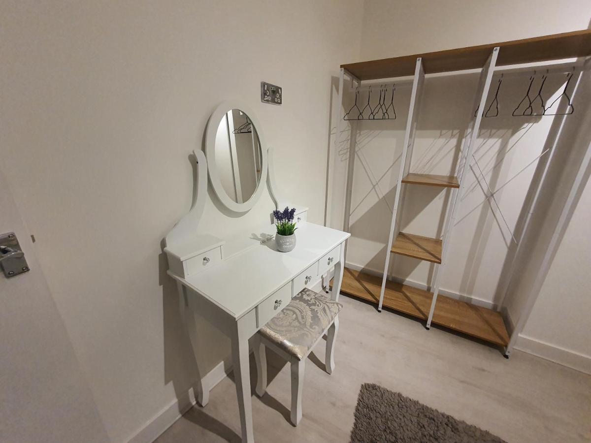 Luxury 1 Bedroom Flat In The Heart Of Wood Londen