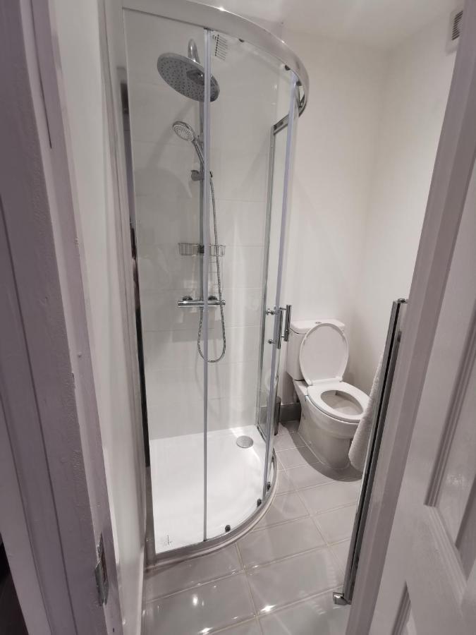 Studio Self Contained Double Bedroom Appartement