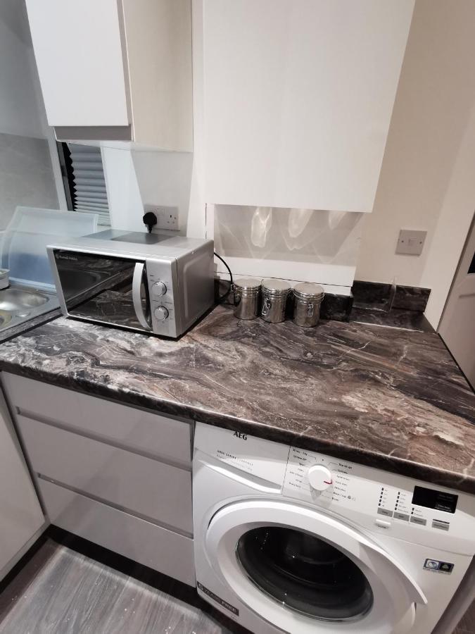 Studio Self Contained Double Bedroom Appartement Londen