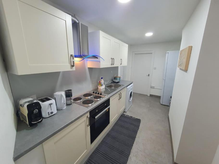 Luxury 1 Bedroom Flat In The Heart Of Wood Appartement Londen
