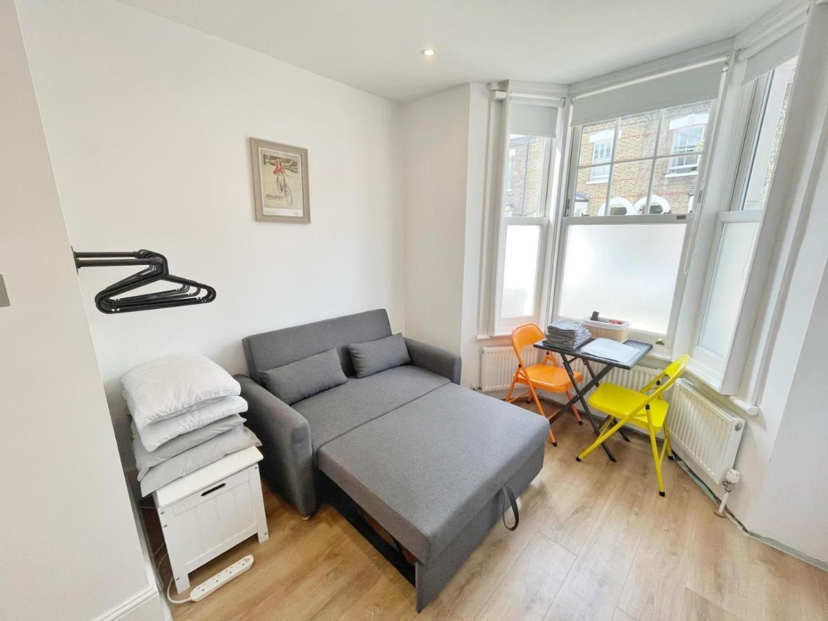 Renovated Small Self Contained Studio Londres