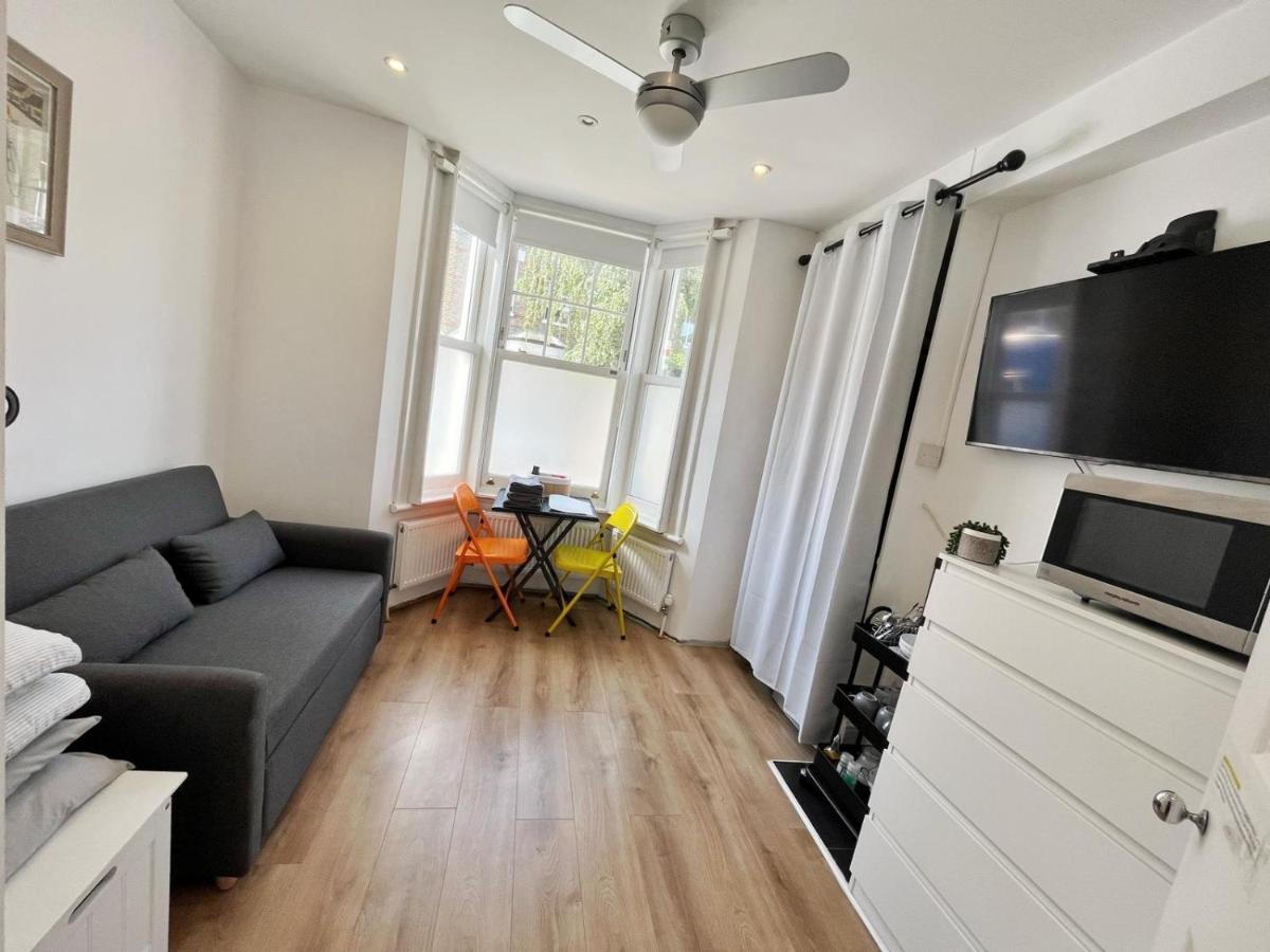 Apartamento Renovated Small Self Contained Studio *