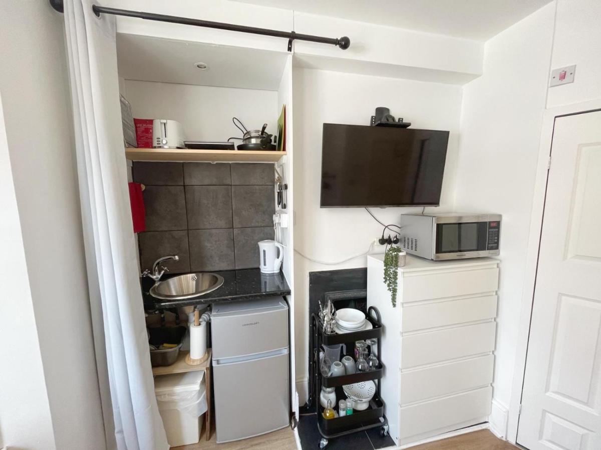 Apartamento Renovated Small Self Contained Studio Londres