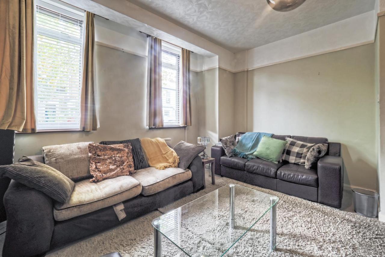 Stunning, Large 1 Bed Riverside Flat Appartement Londen