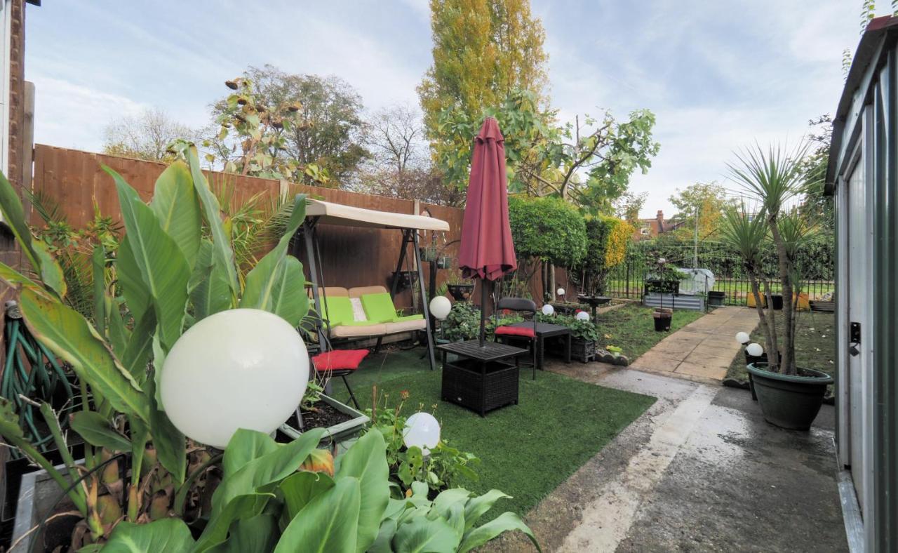 Stunning, Large 1 Bed Riverside Flat *