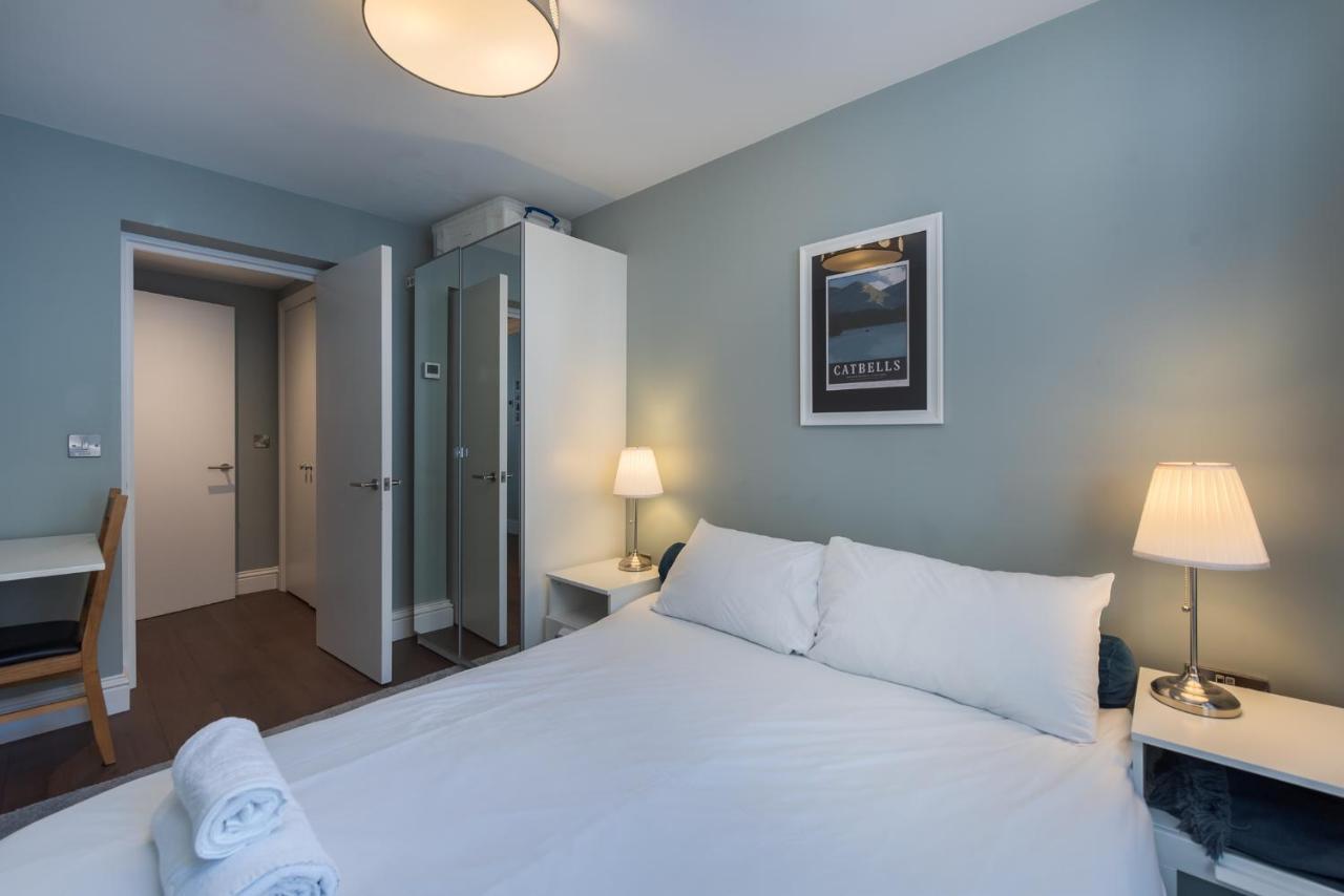Attractive With Private Patio In Fashionable Fulham By Underthedoormat * London
