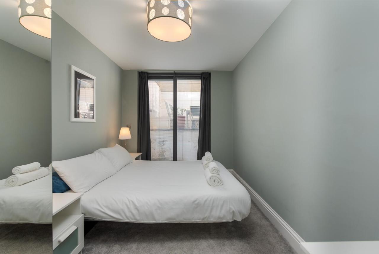 Apartment Attractive With Private Patio In Fashionable Fulham By Underthedoormat *