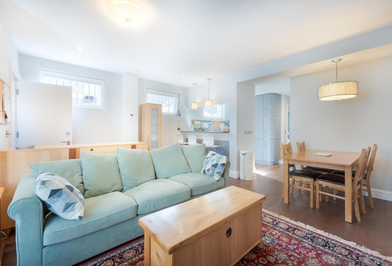 Attractive With Private Patio In Fashionable Fulham By Underthedoormat Apartment *