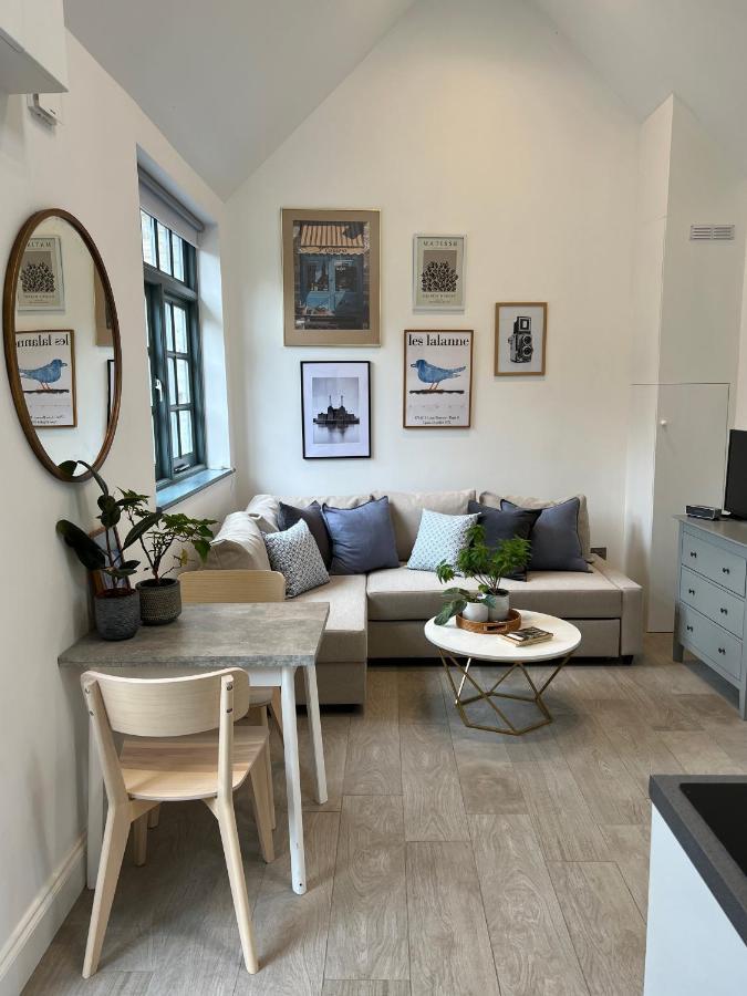 Forge - Pretty 1 Bedroom With Free Off Street Parking Apartment *