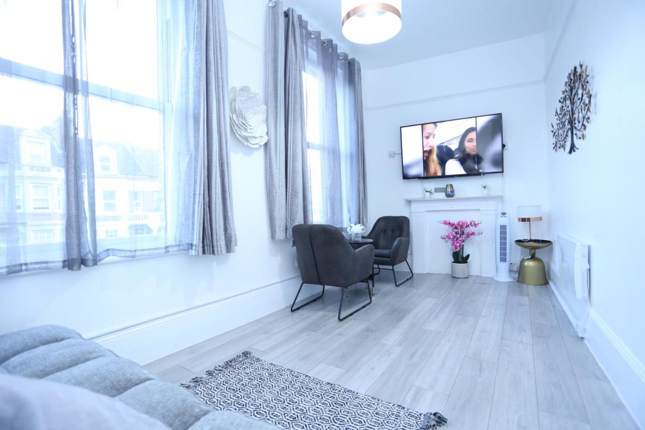 Town Apartment- Lewisham * London
