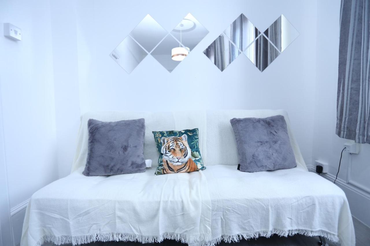 Town Apartment- Lewisham