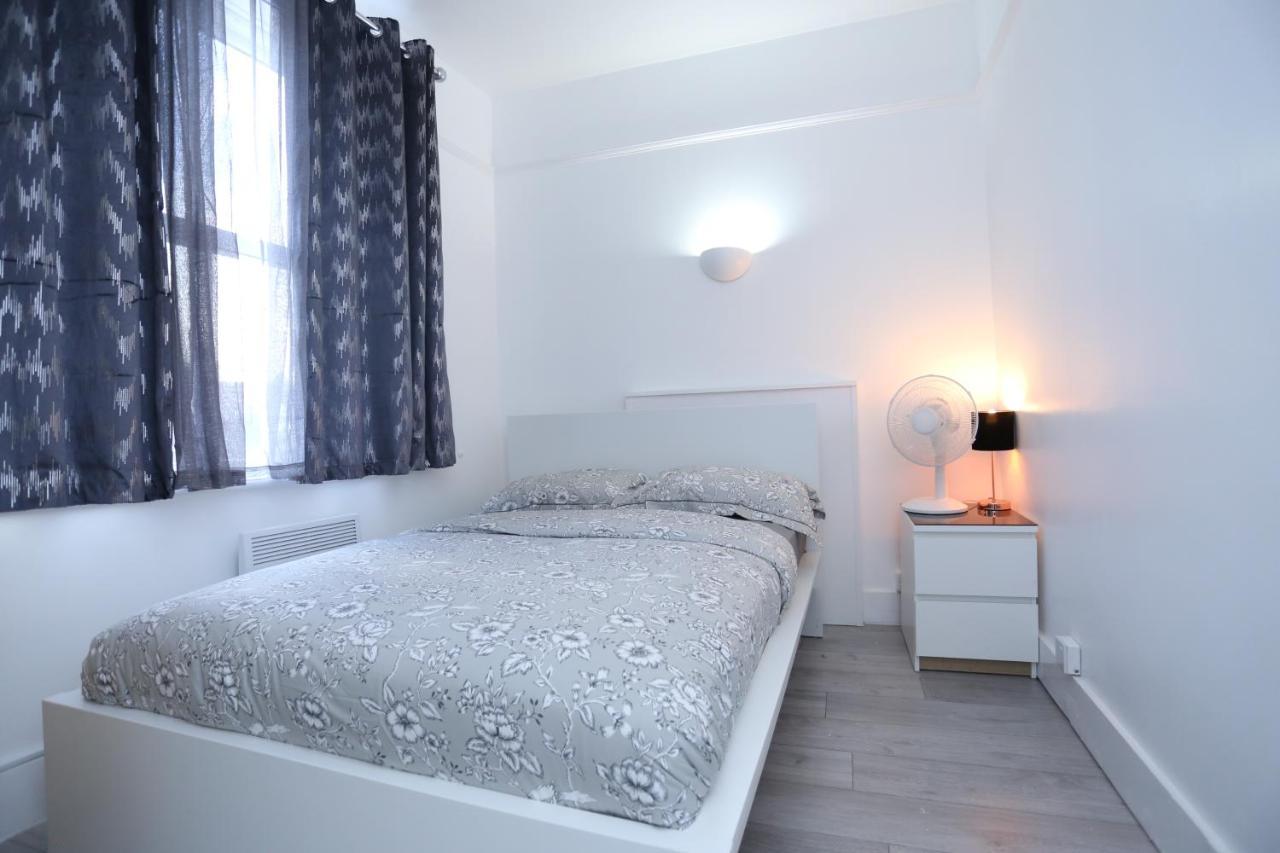 Town Apartment- Lewisham Apartment London