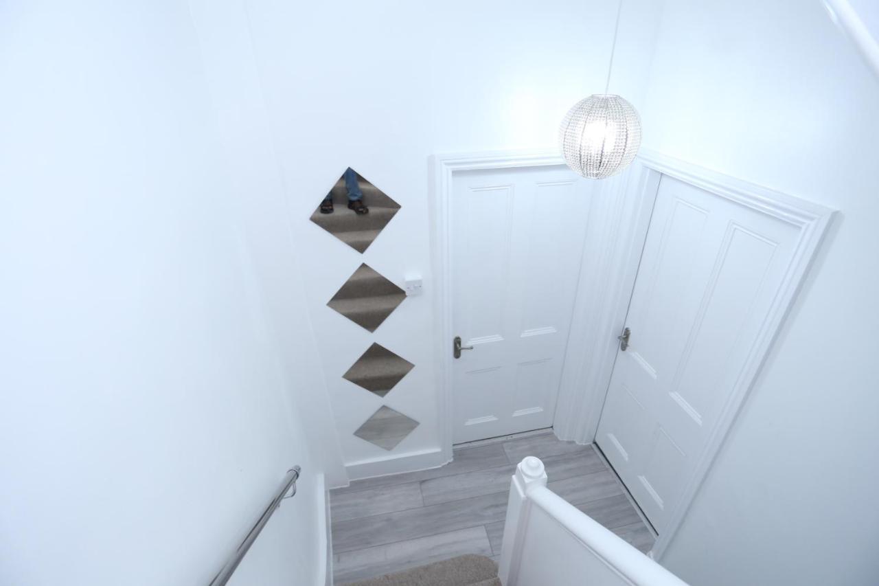 Town Apartment- Lewisham Apartment *