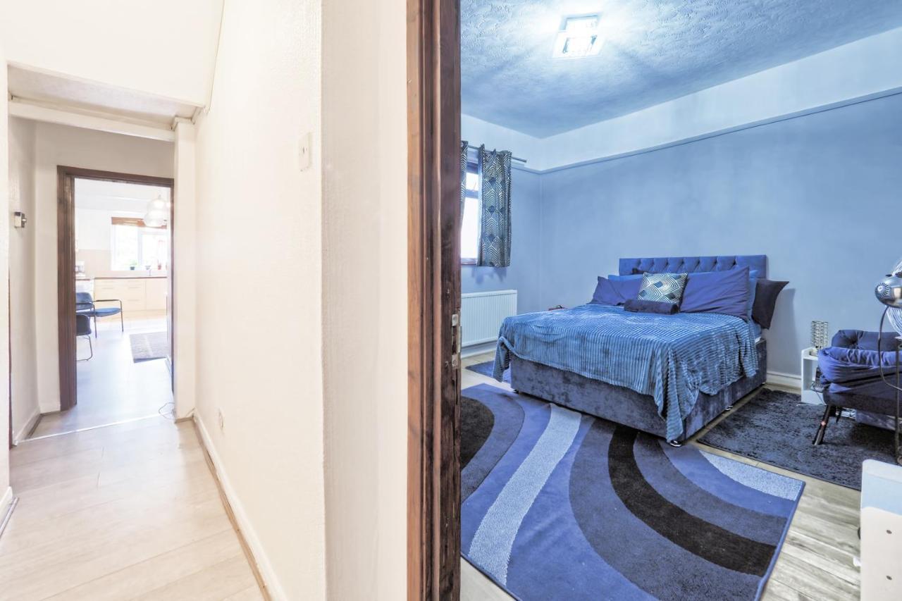 Stunning, Large 1 Bed Riverside Flat Appartement