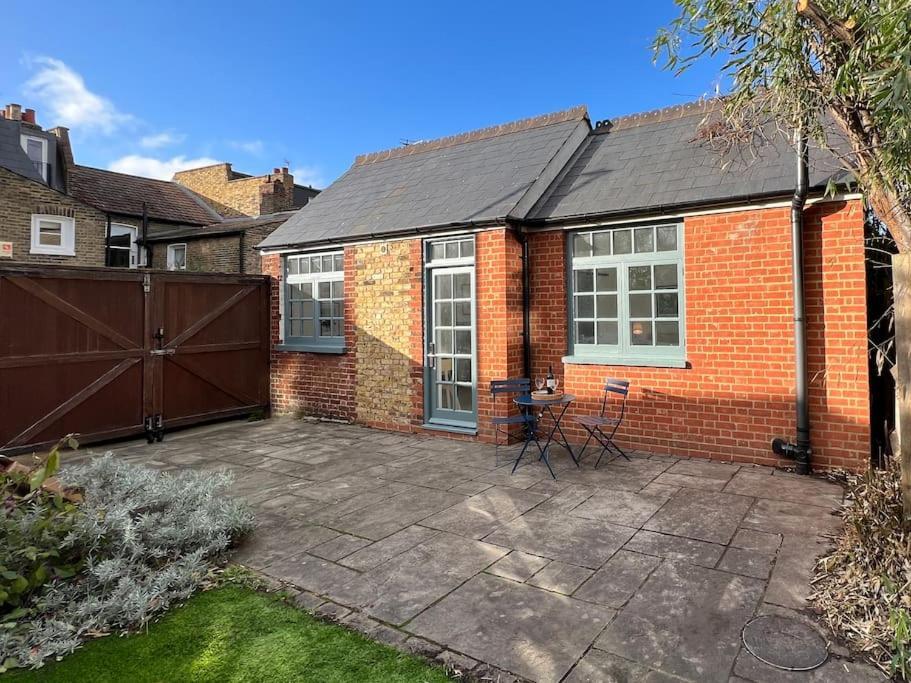 Apartment Forge - Pretty 1 Bedroom With Free Off Street Parking London