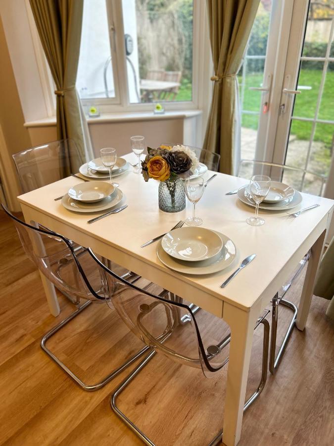 Lovely Garden Apartment In Wimbledon Town Centre With Private Parking By Wimbledon Holiday Lets