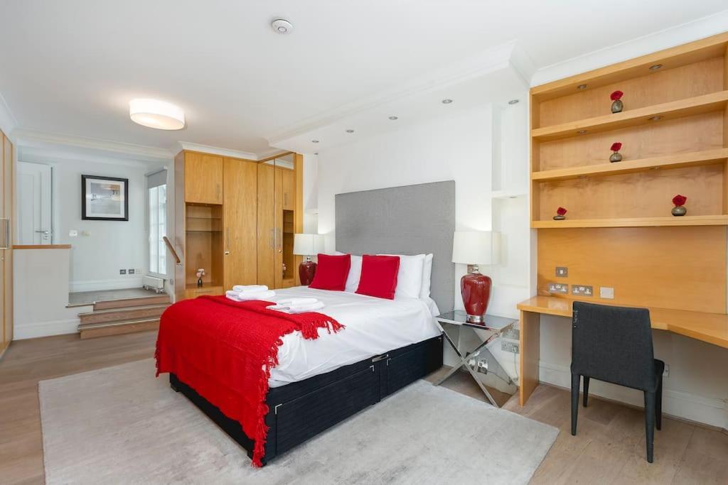 ' Luxury & Spacious Airconditioned 4 Bed 4 Bath ' Apartment
