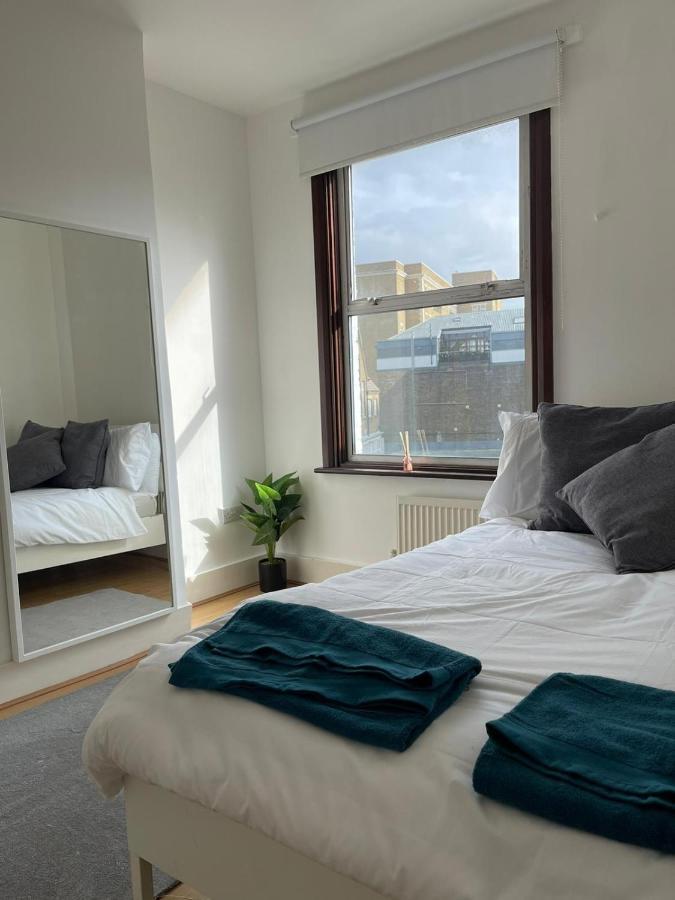 Amazing 3 Bedroom Flat Minutes From Tower Bridge Leilighet London