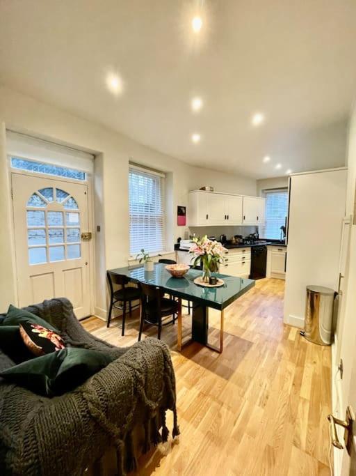 Spacious Flat With Huge Patio In Central