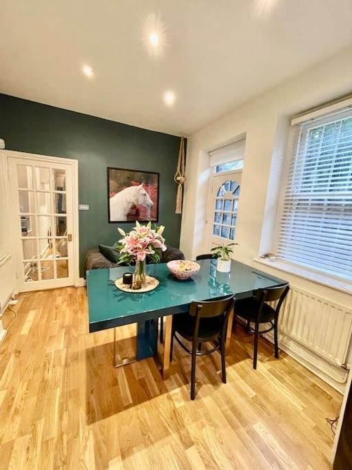 Spacious Flat With Huge Patio In Central Apartment *