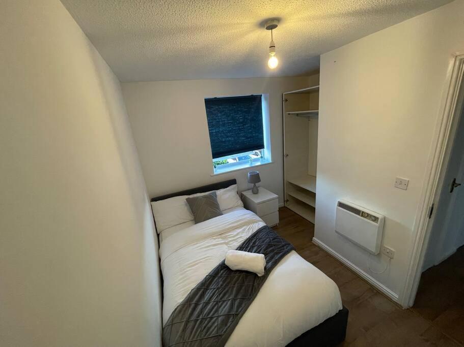Lovely 2-bed Flat Along The River Thames Apartment *