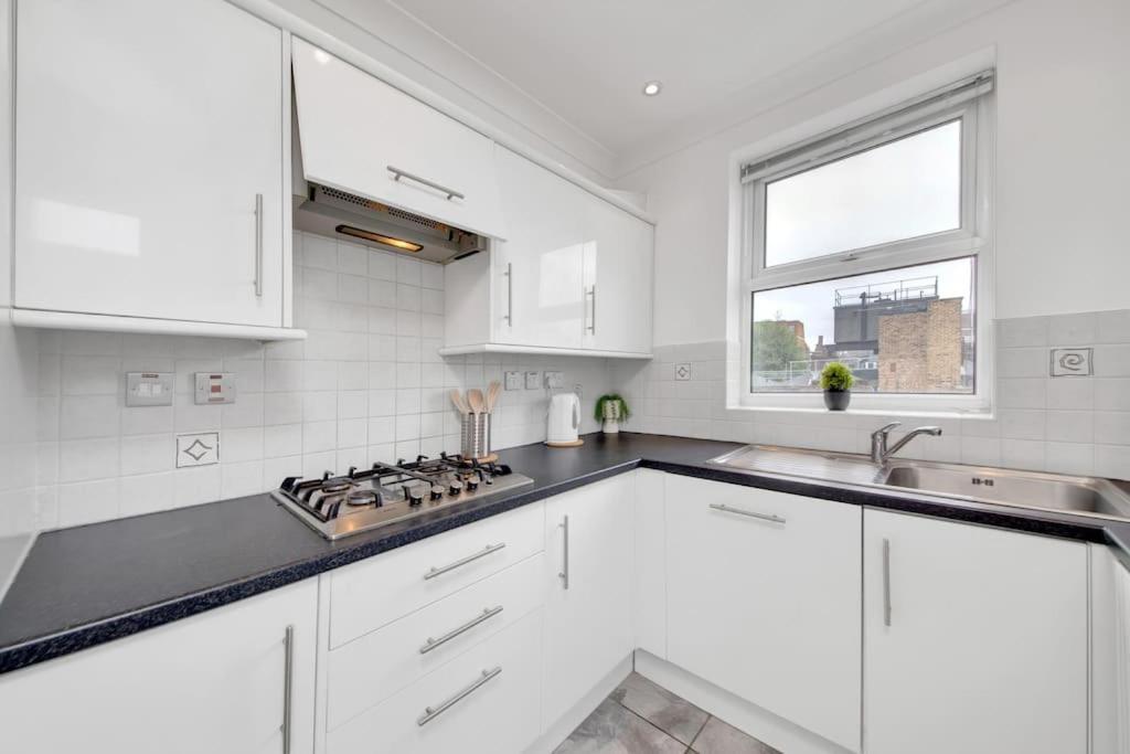 The Bayswater - Excellent Central Location Apartment