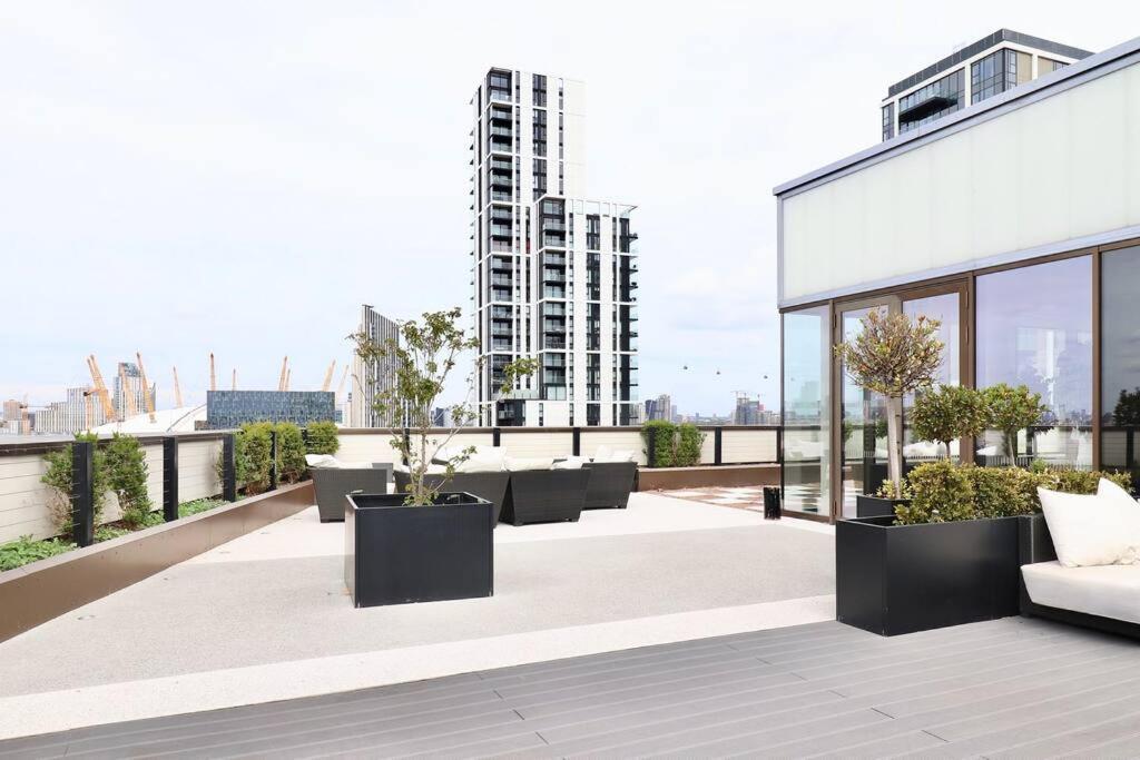 Superb In Greenwich With Balcony & Roof Leilighet London