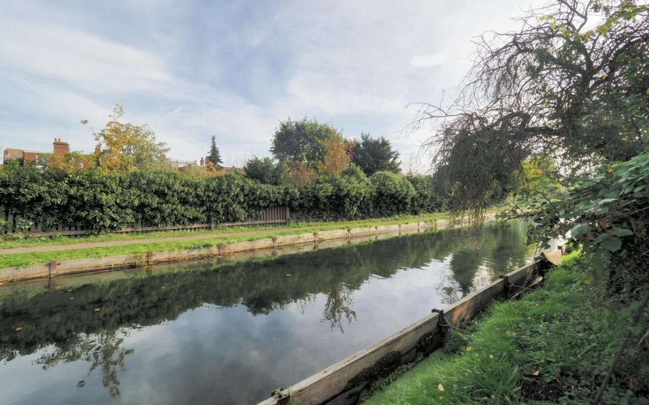Stunning, Large 1 Bed Riverside Flat