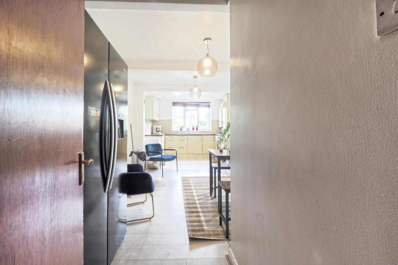 Stunning, Large 1 Bed Riverside Flat *