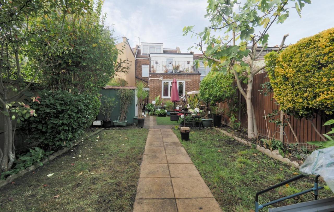 Stunning, Large 1 Bed Riverside Flat * Londen