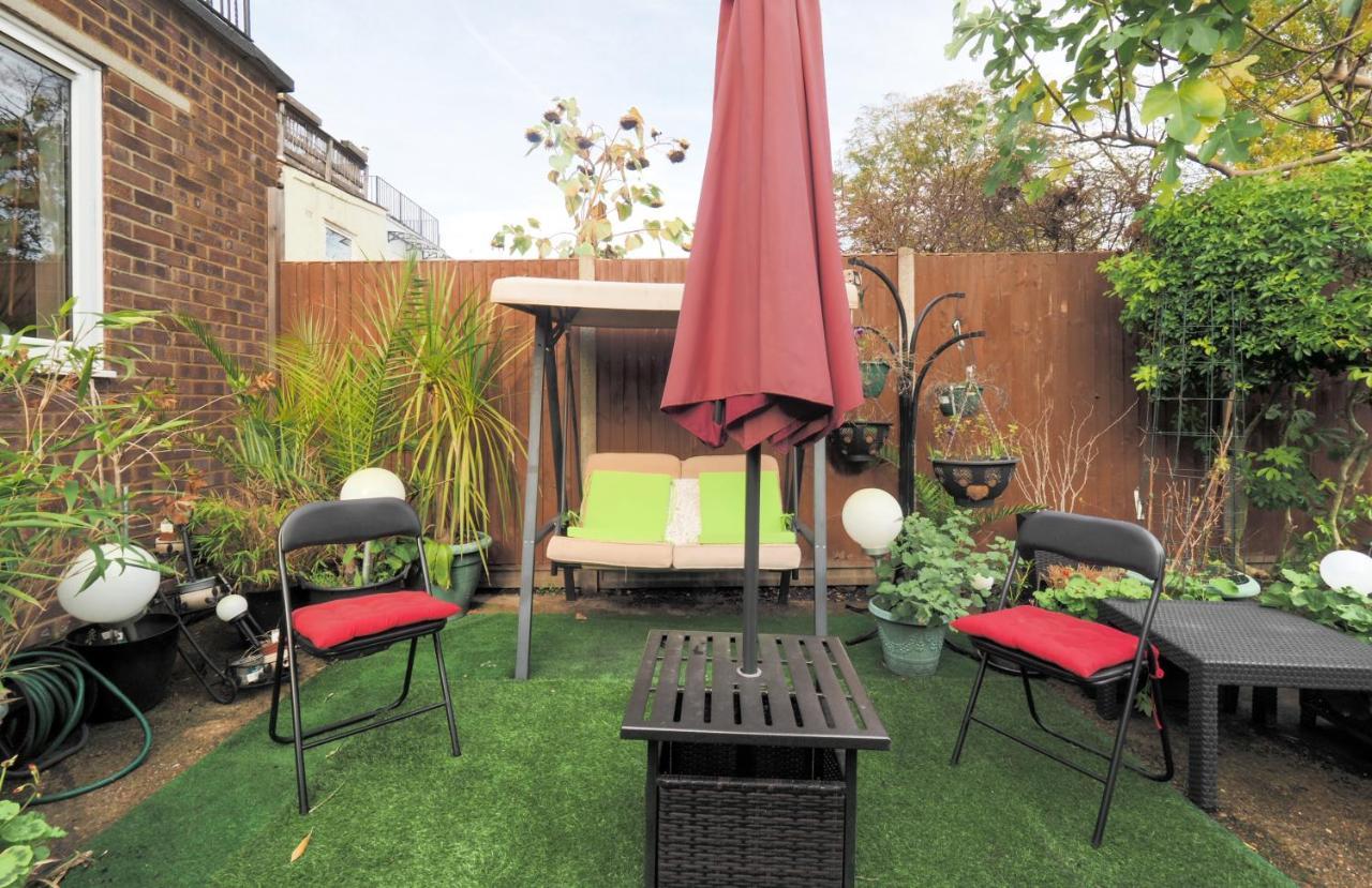 Stunning, Large 1 Bed Riverside Flat Appartement Londen