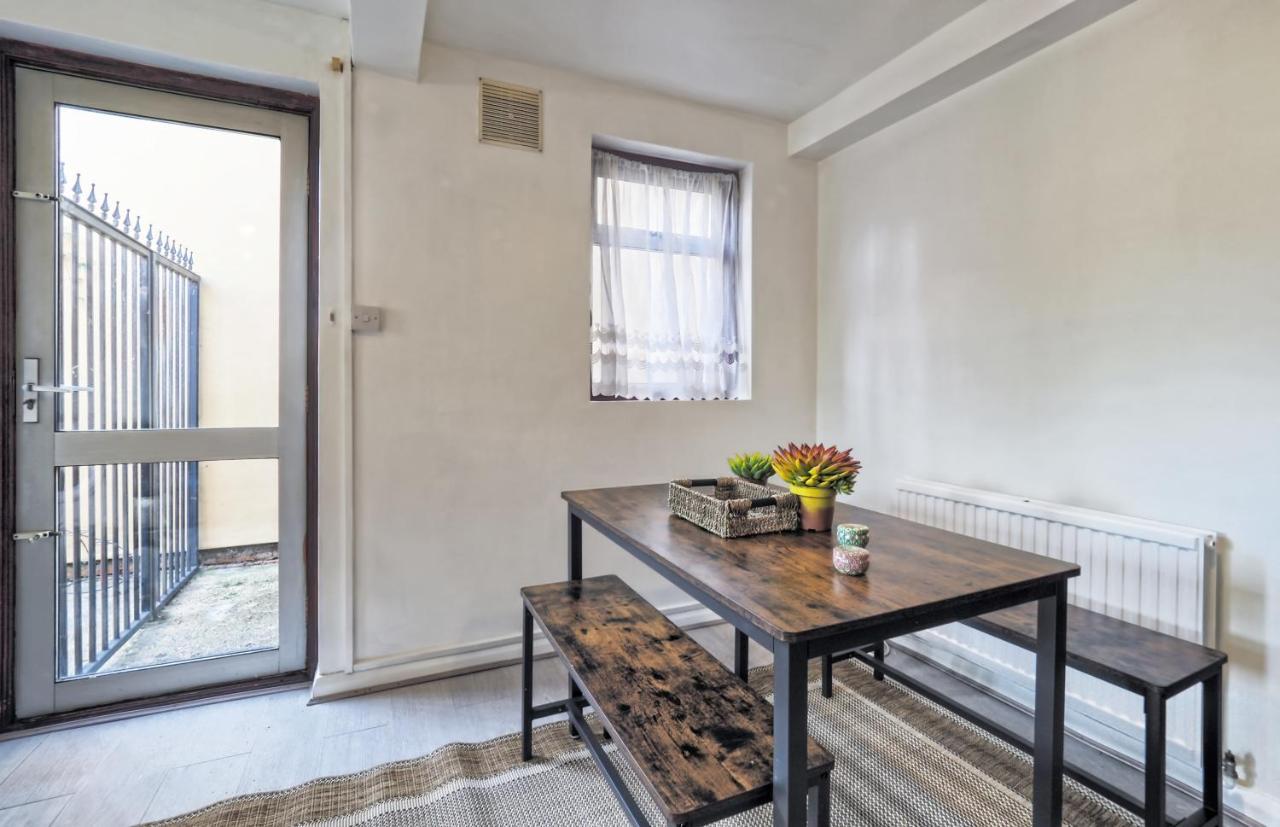 Stunning, Large 1 Bed Riverside Flat *