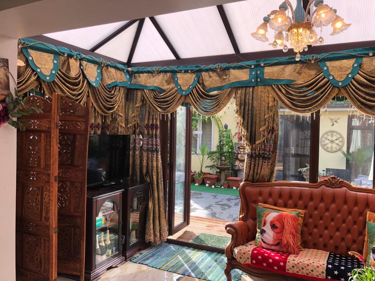 Cheerful 4 Bedroom House With Garden Free Parking *