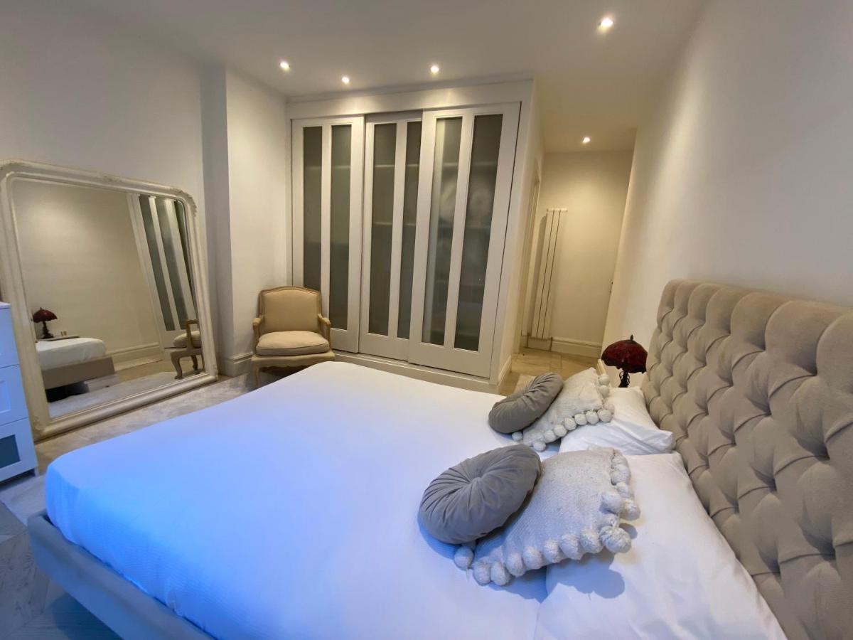 Kensington Garden - 2 Bedrooms * London