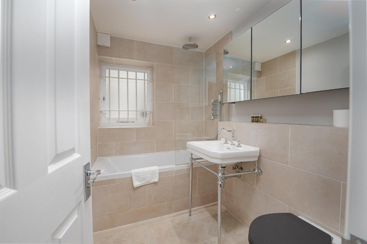 Clarendon Rd By Capital Londen