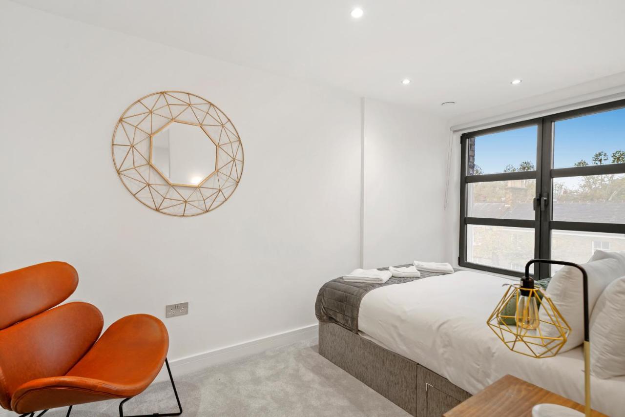 Executive 1 & 2 Bed In Heart Of Free Wifi By Aparts Apartment *