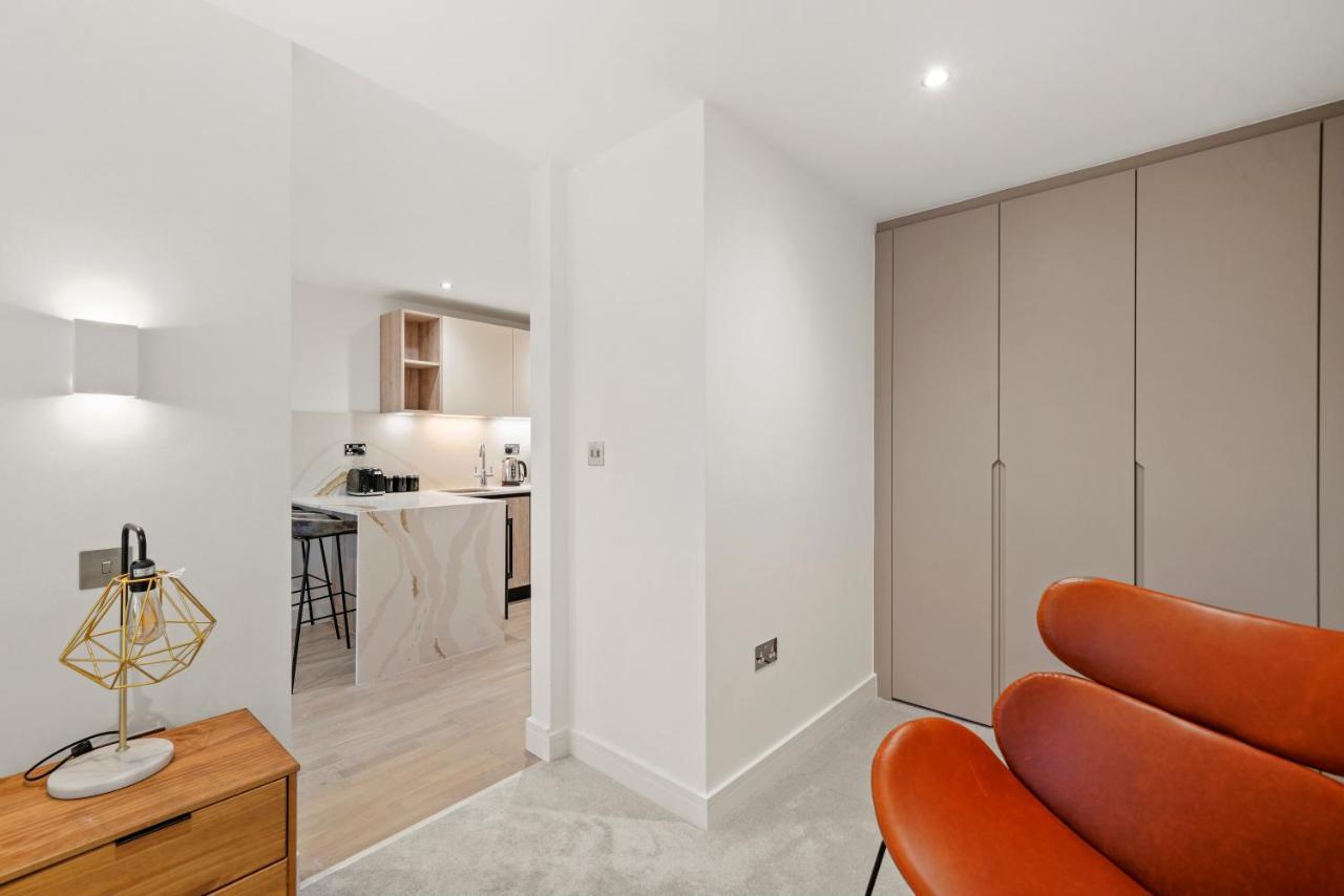Executive 1 & 2 Bed In Heart Of Free Wifi By Aparts Apartment *