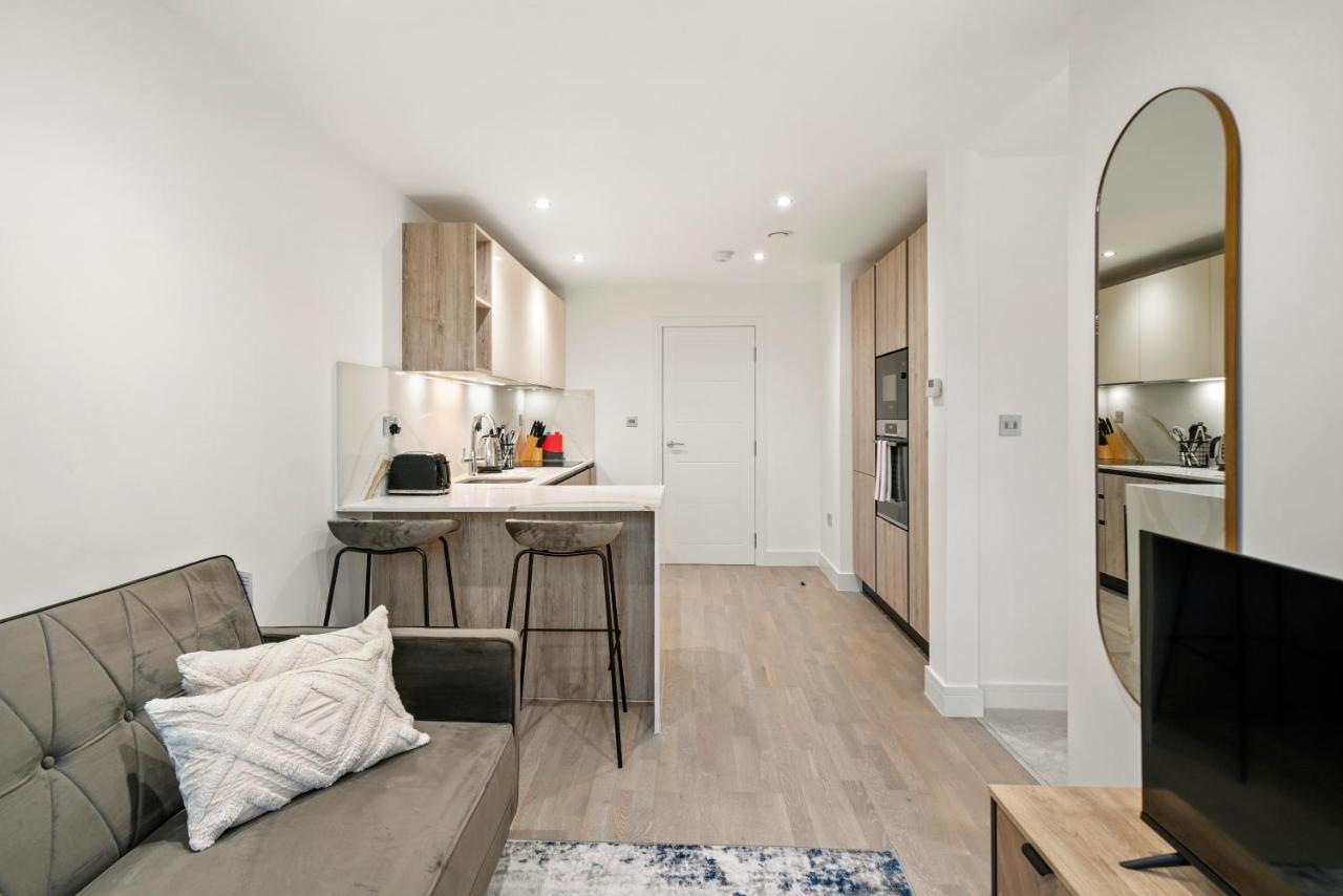 Executive 1 & 2 Bed In Heart Of Free Wifi By Aparts Apartment London