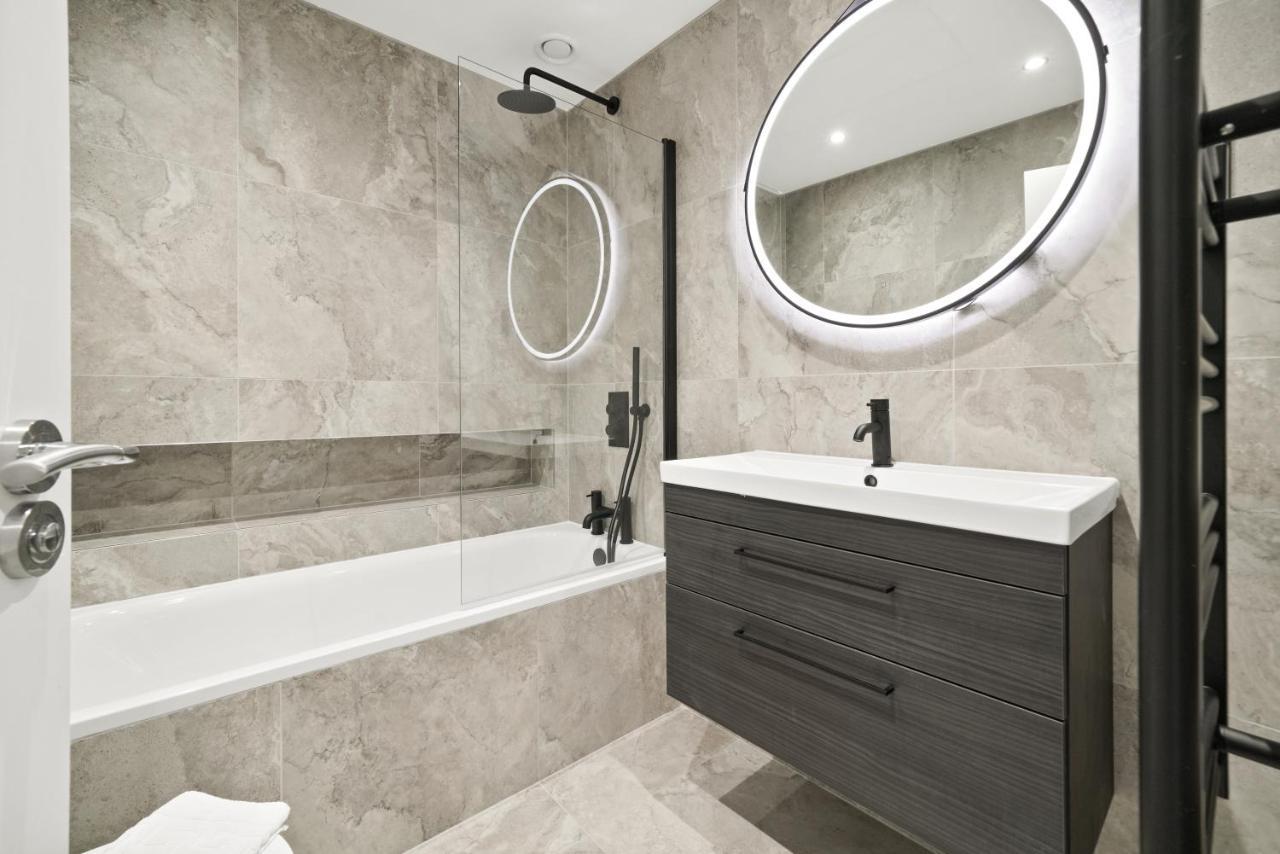 Executive 1 & 2 Bed In Heart Of Free Wifi By Aparts London
