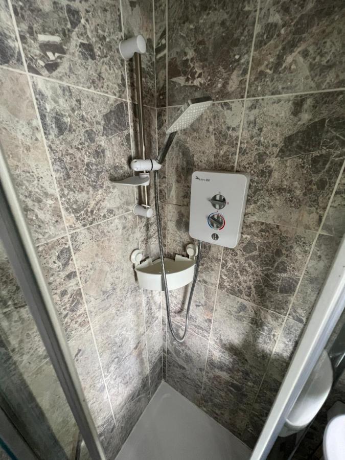 Stunning Contemporary 2 Bed With Parking * London