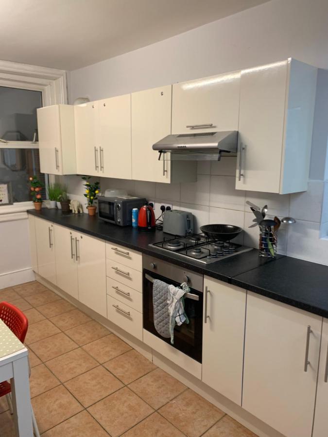 Ferienhaus Cosy 6 Bedroom House London
