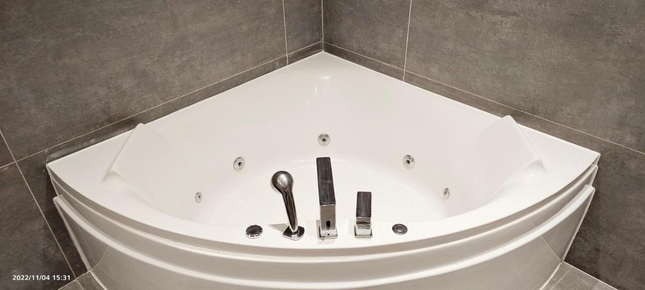 First Floor Flat 1 Northwood * London